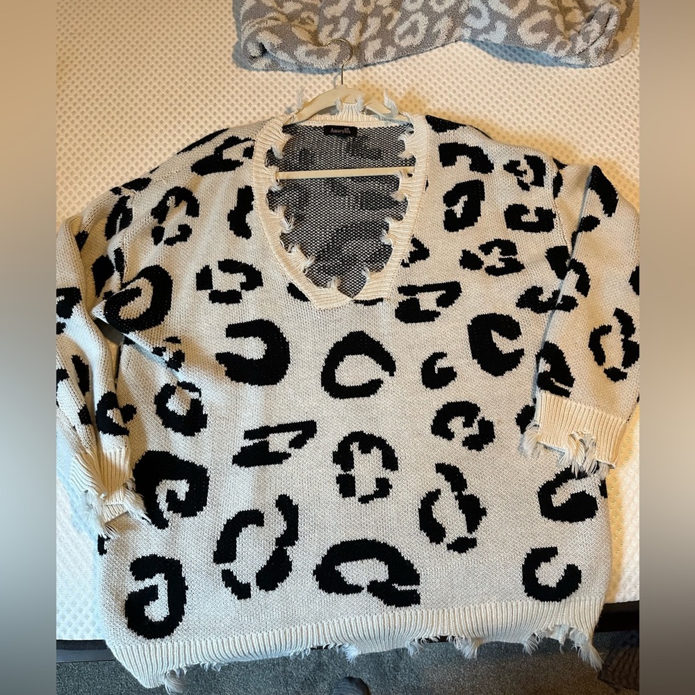 Woman’s sweater size XL